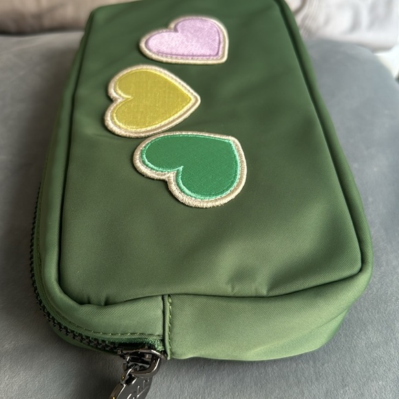 Stoney Clover Lane NWT Green Small Pouch With Hearts - Picture 3 of 3